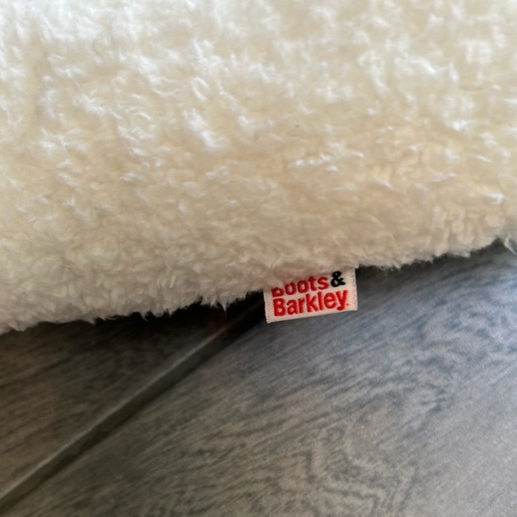 NWT dog mat Boots and Barkley Medium pet mat soft dog bed cat bed 19 x 1.56 x30 - Picture 9 of 14